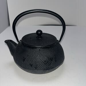 Kotobuki Cast Iron Tea Pot with Infuser and Lid Made In Japan